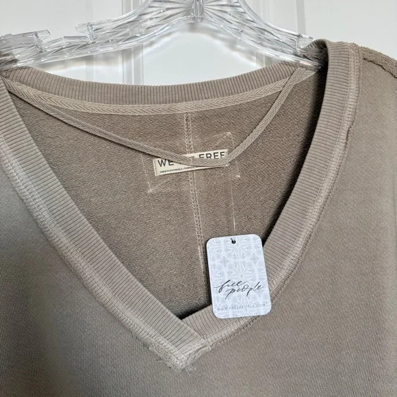 We the Free Venice V-Neck Sweatshirt, Fossil Island, L, NWT - Picture 8 of 16